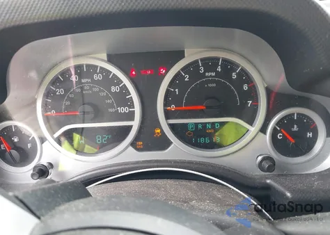 2010 Jeep Wrangler Unlimited Sahara z USA, uszkodzony, nr VIN 1J4BA5H1XAL196622